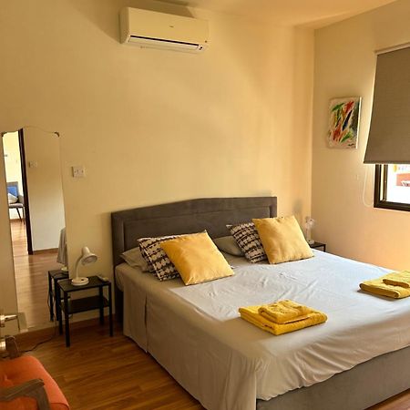 Extremely Comfy Apt With Spacious Private Terrace 10Min Walk To The Beach & In Town Larnaca Eksteriør billede