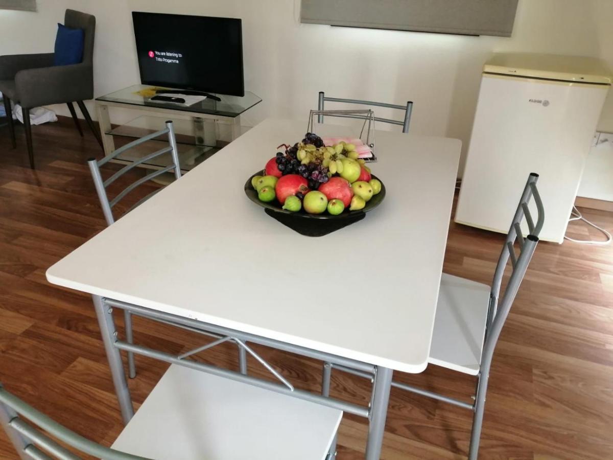 Extremely Comfy Apt With Spacious Private Terrace 10Min Walk To The Beach & In Town Larnaca Eksteriør billede
