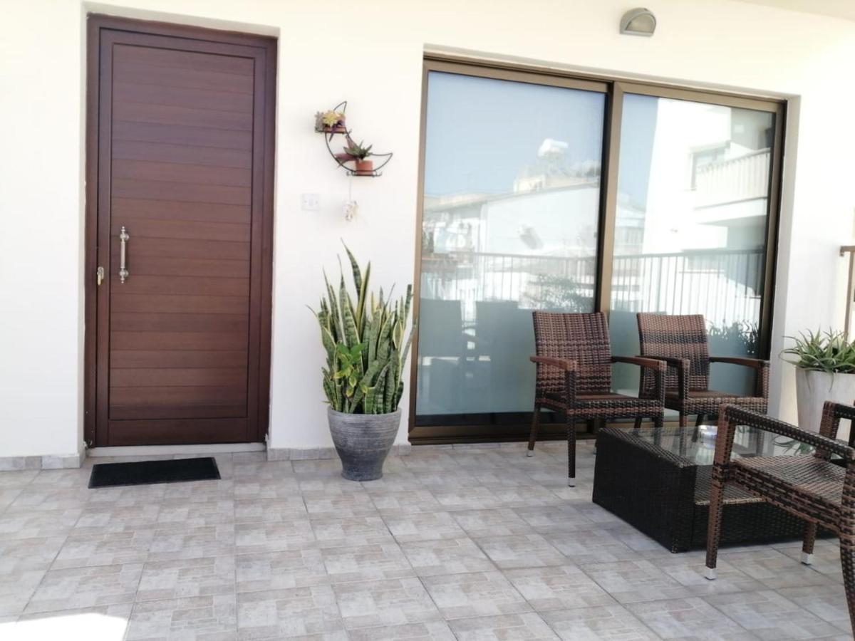 Extremely Comfy Apt With Spacious Private Terrace 10Min Walk To The Beach & In Town Larnaca Eksteriør billede