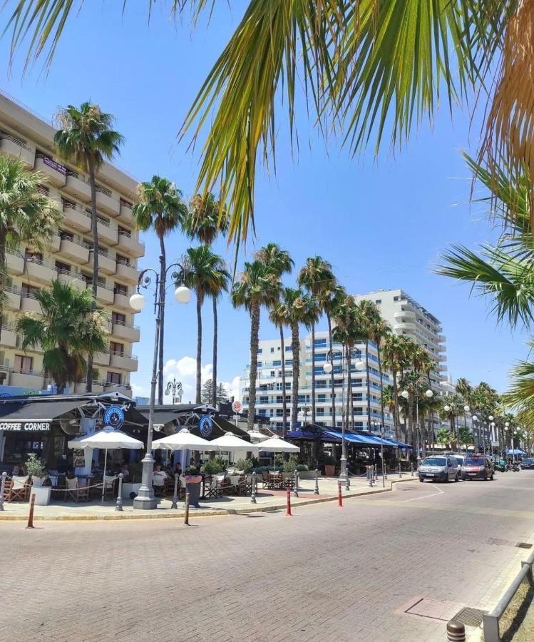 Extremely Comfy Apt With Spacious Private Terrace 10Min Walk To The Beach & In Town Larnaca Eksteriør billede