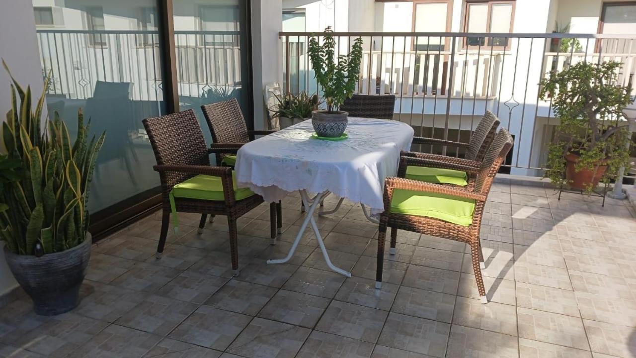 Extremely Comfy Apt With Spacious Private Terrace 10Min Walk To The Beach & In Town Larnaca Eksteriør billede