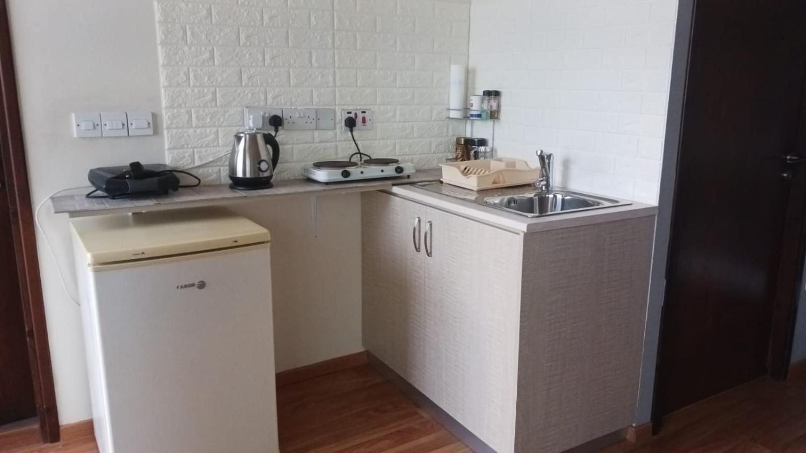 Extremely Comfy Apt With Spacious Private Terrace 10Min Walk To The Beach & In Town Larnaca Eksteriør billede