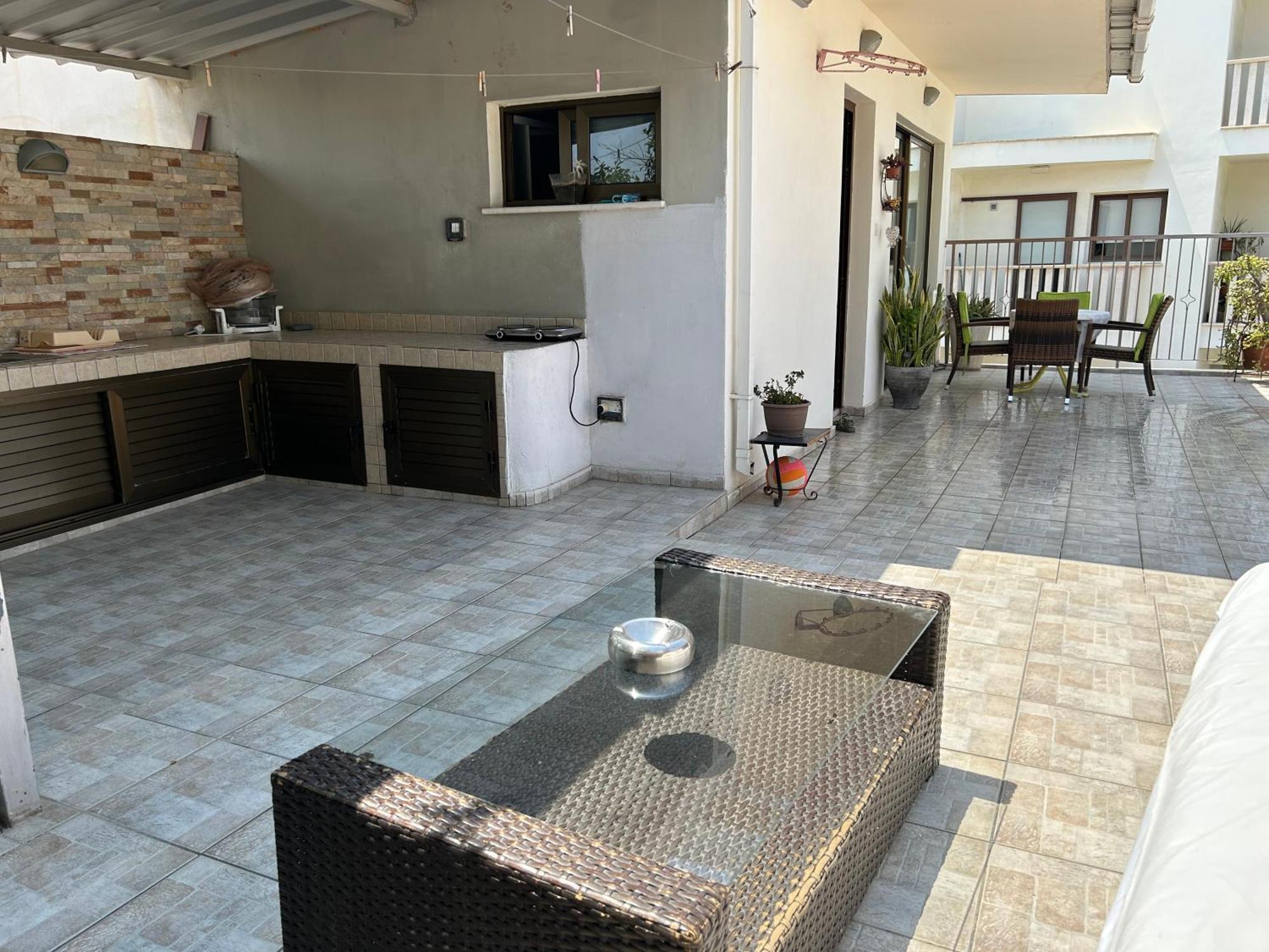 Extremely Comfy Apt With Spacious Private Terrace 10Min Walk To The Beach & In Town Larnaca Eksteriør billede