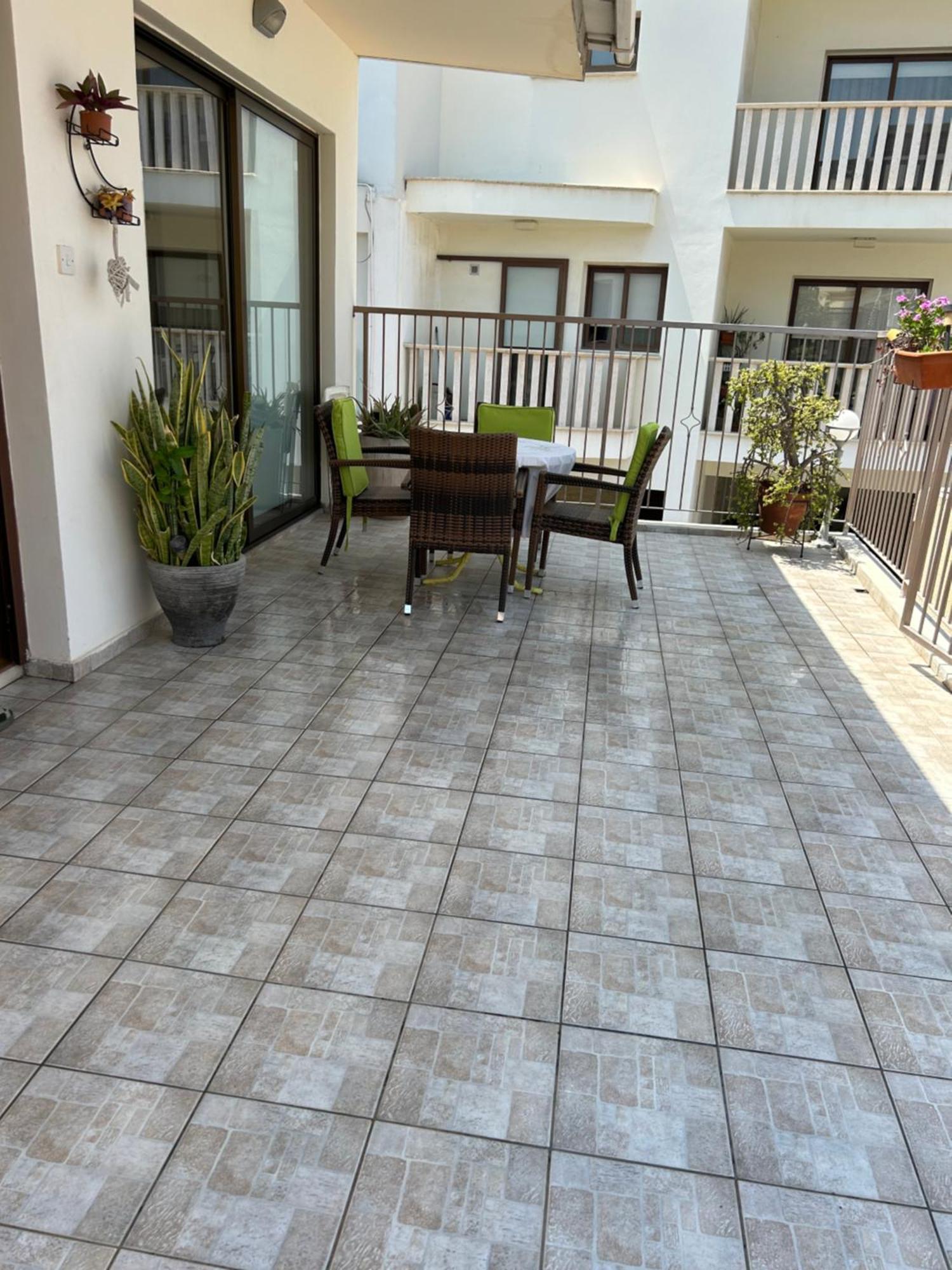Extremely Comfy Apt With Spacious Private Terrace 10Min Walk To The Beach & In Town Larnaca Eksteriør billede