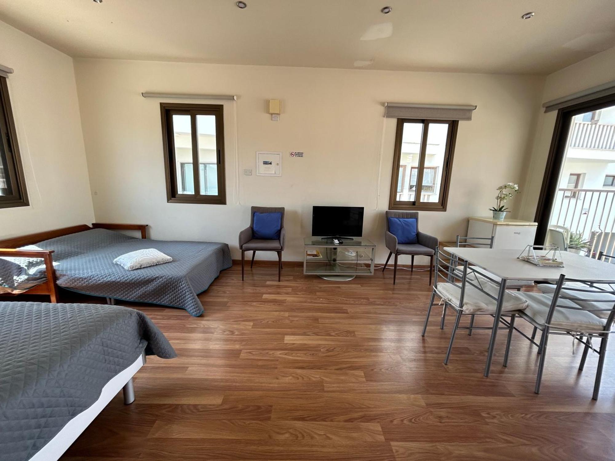 Extremely Comfy Apt With Spacious Private Terrace 10Min Walk To The Beach & In Town Larnaca Eksteriør billede