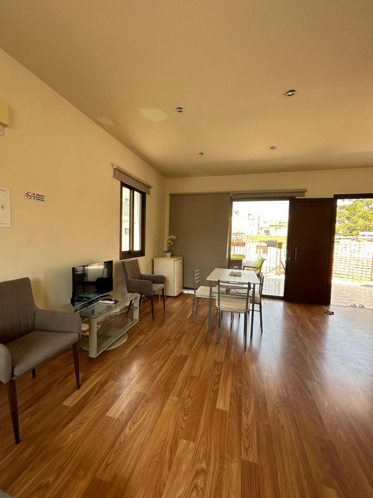 Extremely Comfy Apt With Spacious Private Terrace 10Min Walk To The Beach & In Town Larnaca Eksteriør billede